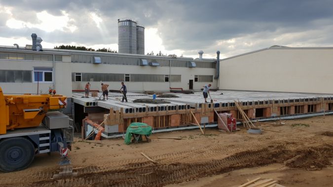 Položení stropních panelů