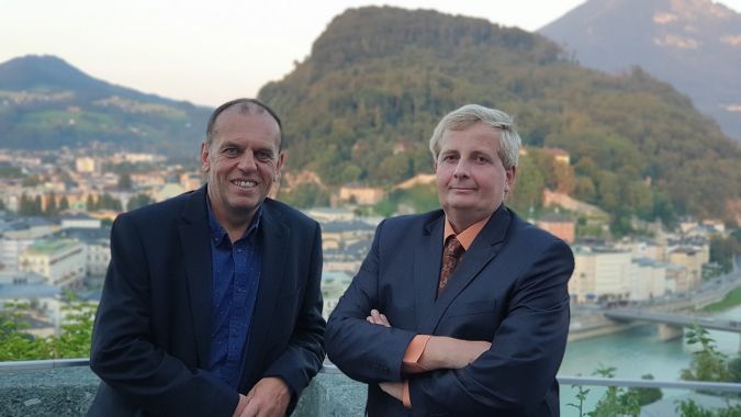 Se zákazníky ve vyhlídkové restauraci nad Salzburkem